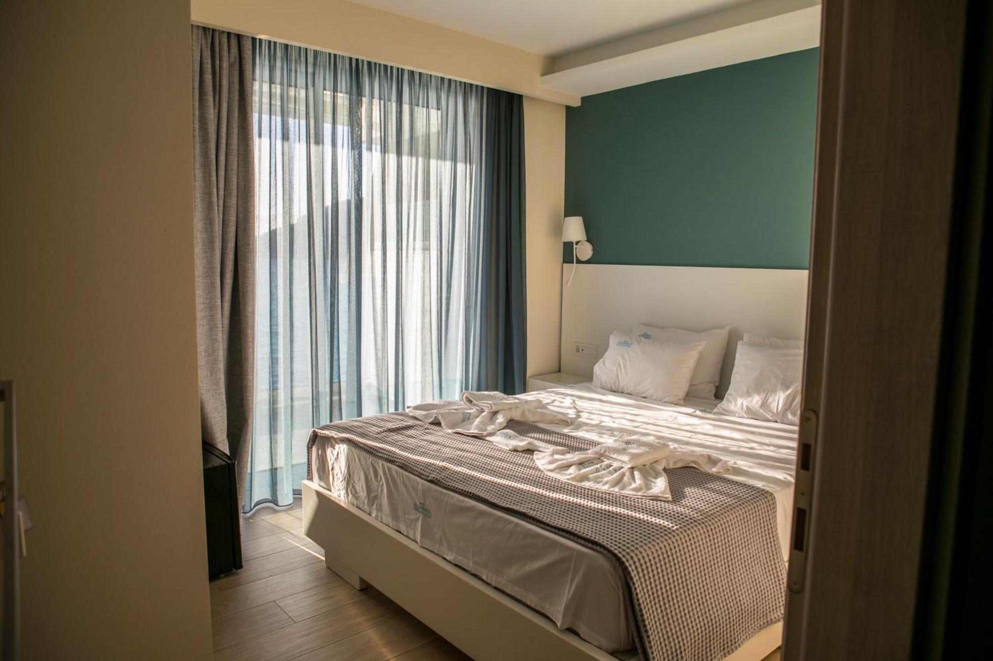 Hotel Alexander Mýtikas Extérieur photo